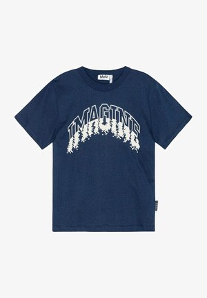 Granatowy bawełniany t-shirt z krótkim rękawem, z białym tekstem "IMAGINE" w stylizowanej czcionce. Okrągły dekolt, minimalistyczny design.