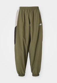 CLUB TRACK PANT - Trainingsbroek - medium olive/college grey/sequoia/white