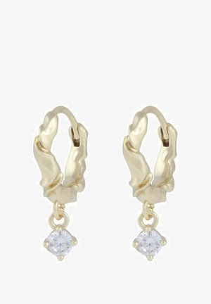 Guldörhängen med en vriden design, som har en klar kristallhängare som accent. Den släta ytan och den glänsande finishen ökar det visuella tilltalet.