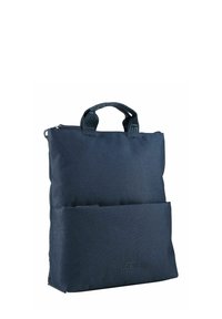 Borsa in tessuto blu navy con chiusura a zip, due manici corti e una tasca frontale. Presenta un logo impresso nella parte anteriore inferiore.