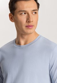 Hanro LIVING  1/2 ARM - Tílko - blue dye