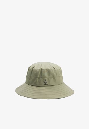 Kapelusz typu bucket wykonany z lekkiego, khaki koloru materiału; posiada szeroki rondo, przeszycia oraz logo z przodu.