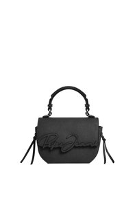 Bolso de mano de cuero negro con forma estructurada, que cuenta con un asa superior y una solapa frontal. Detalle notable con un logotipo grabado y borlas decorativas.
