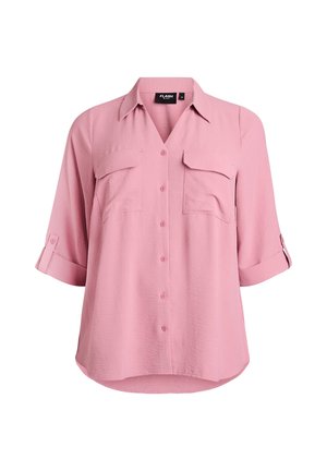 Rožinė marškinėliai su atvartais, sukišto rankovėmis, dvi krūtinės kišenės su atvartais ir smailėjančiu apykakle.