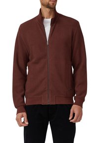 Braune Jacke mit Reißverschluss, strukturiertem Muster, hohem Kragen und Seitentaschen. Hergestellt aus Strickmaterial mit gerippten Bündchen und Saum.