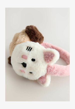 Un bandeau en peluche présentant un visage d'animal blanc et rose avec des accents noirs, une texture douce et une bande rose ; oreilles arrondies et traits du visage détaillés.