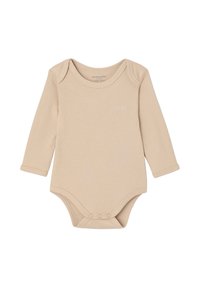 Beiger Baby-Body mit langen Ärmeln aus weichem Material, mit rundem Ausschnitt, Druckknöpfen am unteren Ende und "Jade" auf der Vorderseite bestickt.