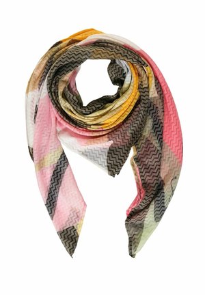 Écharpe légère multicolore aux tons roses, jaunes et bruns avec un motif zigzag ondulé, roulée lâchement avec des extrémités flottantes.