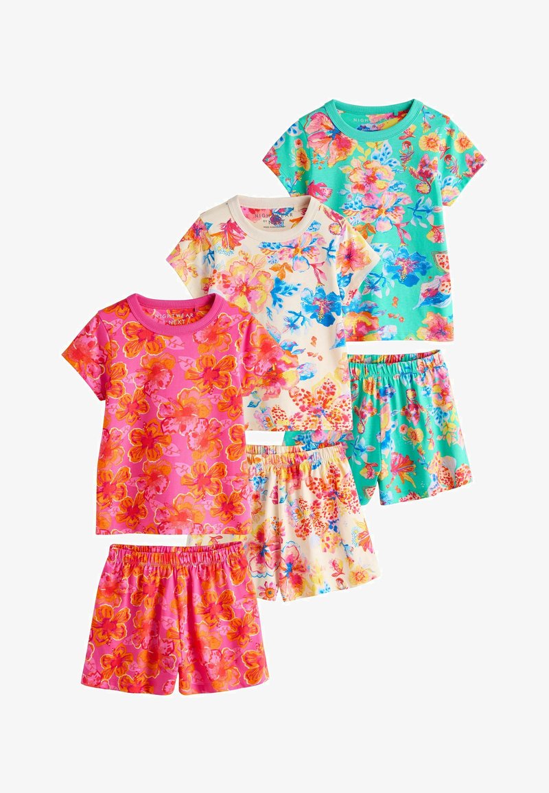 Trois ensembles de hauts à manches courtes pour enfants imprimés floral et shorts assortis en rose, crème et turquoise.