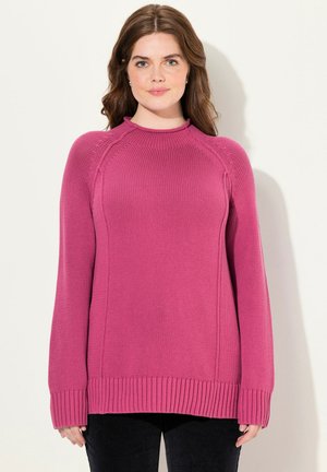 Fuchsia gestrickter Pullover mit hohem Kragen, Raglanärmeln und geripptem Saum. Besitzt ein strukturiertes Muster und eine lockere Passform.