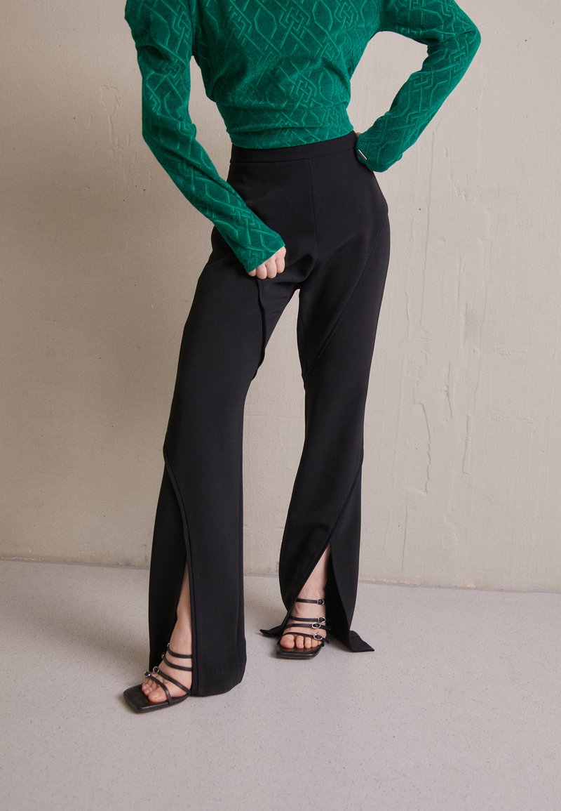 Et Ochs HENRY INVERTED SEAM PANTS - Nadrágok - black