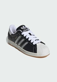 adidas Originals SUPERSTAR KORN - Tenisice - core black transl better scarlet