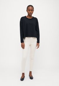 GAP Petite TEE - Top dugih rukava - true black