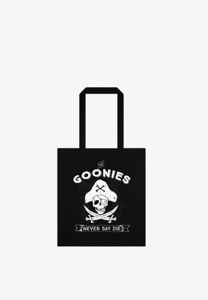 Czarna torba typu tote z białą piracką czaszką noszącą kapelusz, skrzyżowane miecze pod spodem, tekst "The Goonies" u góry i "Never Say Die" na dole.