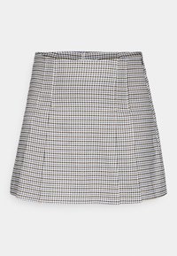 Kuosi-mini-hame, jossa on sinisen, ruskean ja kermanvärin houndstooth-muotoilu, rakenteellinen istuvuus ja laskostetut yksityiskohdat.