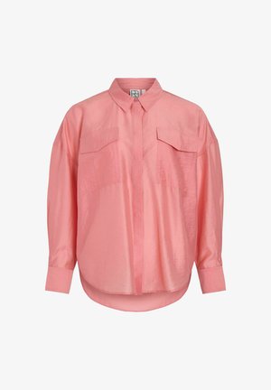 Rozā garām piedurknēm pogājama krekla ar divām krūšu kabatām un klasisku apkakli, izgatavots no viegla, nedaudz spīdīga auduma.