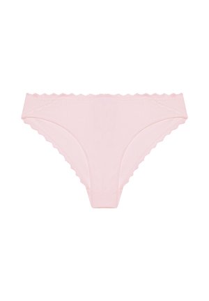 Ropa interior femenina estilo bikini de color rosa claro con bordes festoneados y un sutil ribete de encaje a lo largo de la cintura y las aberturas de las piernas.