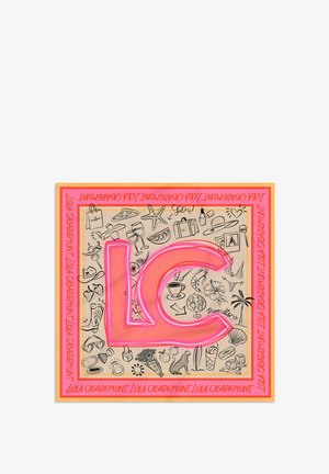 Rosa und orangefarbener quadratischer Schal mit einem großen neonfarbenen "LC"-Design. Hintergrundillustrationen zeigen tropische Motive und reisethemed Symbole.