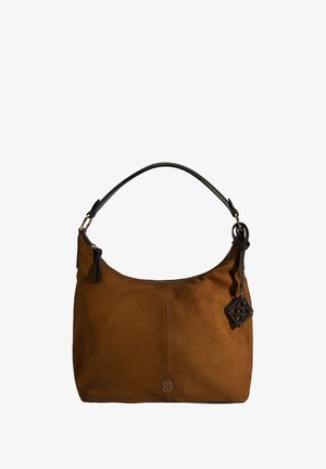 Bruine suède schoudertas met een afgerond lichaam, een zwart leren handvat en een decoratieve kwast. Heeft een geometrische hanger aan de zijkant.