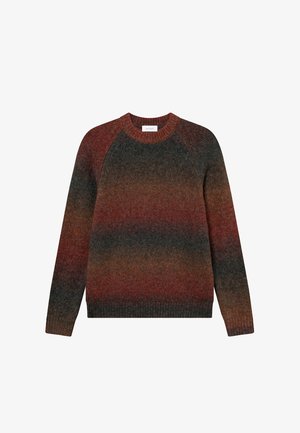 Rundhals-Pullover in Farbverlauf von Rot, Braun und Grün. Hergestellt aus strukturiertem Strickmaterial mit gerippten Bündchen und Saum.