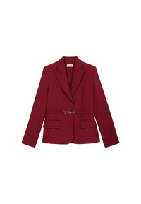 Blazer bordeaux avec un design ajusté, col à revers, poches avant et détail de boucle de ceinture dorée décoratif. Manches longues avec une finition lisse.