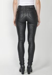 Koroshi Uske traperice - black