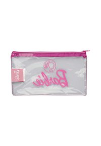 Borsetta cosmetica trasparente con una zip rosa, caratterizzata da un logo "Barbie" in rilievo rosa. Texture liscia e forma rettangolare.