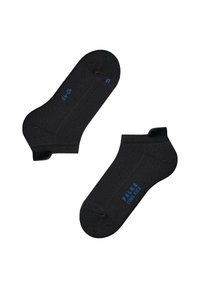 Calcetines negros hasta el tobillo, hechos de tela texturizada, con el texto azul "FALKE" y "COOL" en cada calcetín; forma estructurada con un talón reforzado.