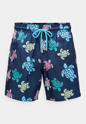 Pantaloni de înot bleumarin cu un model repetat de broaște țestoase în culori pastelate, cu un brâu elastic și un șnur albastru.