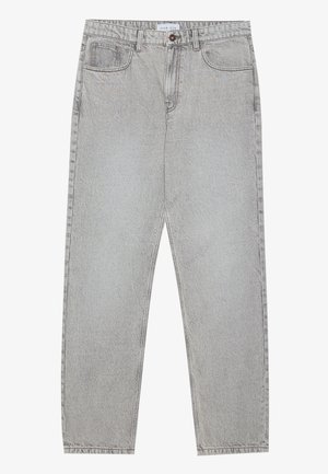 Helle graue Jeanshose mit gerade geschnittenem Design, Fünf-Taschen-Stil und Knopfverschluss. Sichtbare Nähte entlang der Seitennähte.