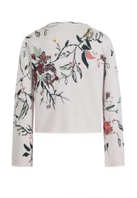 Gebreide cardigan in lichtroze met lange mouwen. Heeft een bloemenpatroon in rood, groen en geel, met een ronde halslijn en een korte lengte.