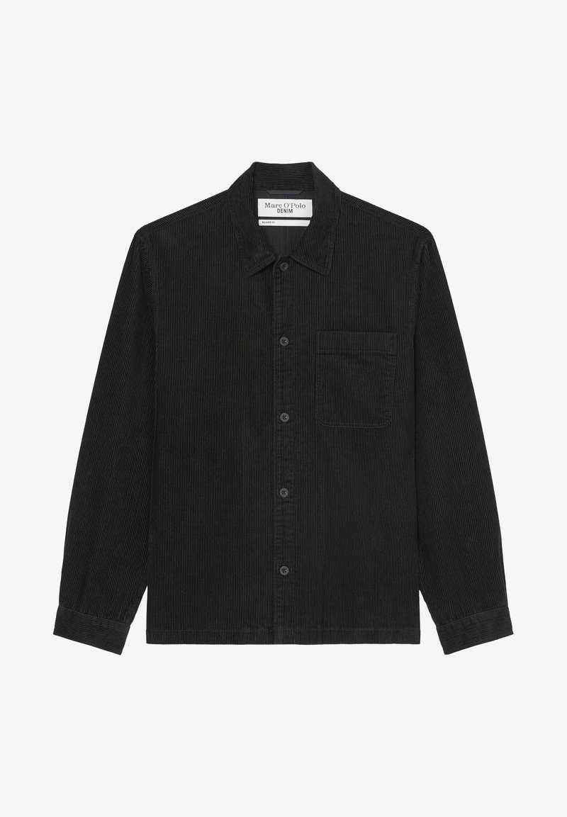 Černá manšestrová košile s límečkem na knoflíky, přední kapsou a dlouhými rukávy s knoflíkovými manžetami a vertikální žebrovanou texturou.