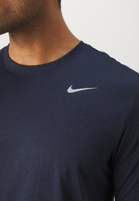 Nike Performance TEE RESET - Sports T-shirts - dark obsidian
