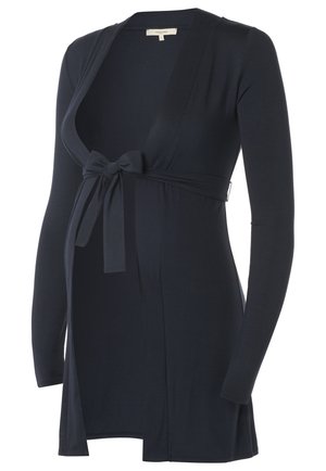 Cardigan de maternité bleu marine à manches longues avec un devant ouvert et un nœud à la taille, fabriqué dans un tissu doux et extensible.
