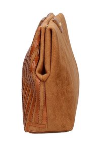 Borsa a tracolla in suede marrone con forma rettangolare, caratterizzata da dettagli a onde e finiture in pelle. Texture liscia e chiusura con zip.