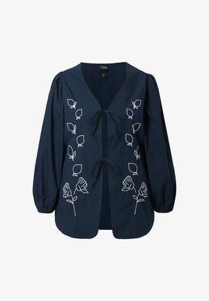 Námořnická blůza s dlouhými nabíranými rukávy, zavazováním vpředu a bílými vyšívanými květinovými a listovými vzory na předních dílech.