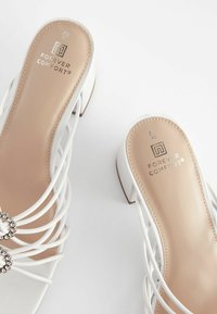 Next FOREVER COMFORT JEWEL KNOT - Sandale cu platformă - white