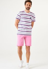 Garcia - Print T-shirt - vibrant pink Thumbnail Image 1