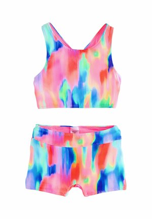 Costum de baie pentru copii în două piese, cu textură rib, având un model tie-dye multicolor în nuanțe de roz, albastru, verde și portocaliu.