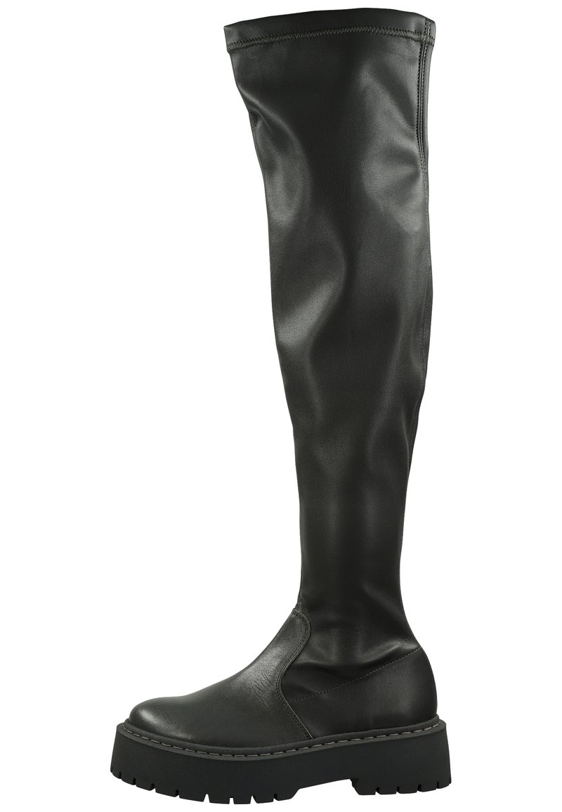 Bottes noires en simili cuir arrivant au genou, avec une semelle plate et épaisse et des détails sur les coutures latérales. Texture lisse avec un design élégant et ajusté.