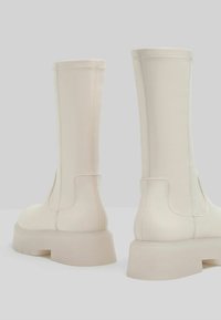 Bershka Botas con plataforma - off-white