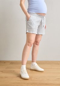 Vero Moda Maternity - VMMBERTA LONG - Shorts - snow white/china blue Immagine in miniatura 1