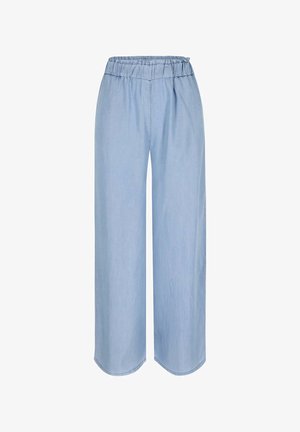 Šviesiai mėlynos laisvos kelnės su elastiniu juosmeniu, plačiomis kojomis ir sklandžiu, tekstūruotu audiniu. Nėra matomų raštų ar metalinių detalių.