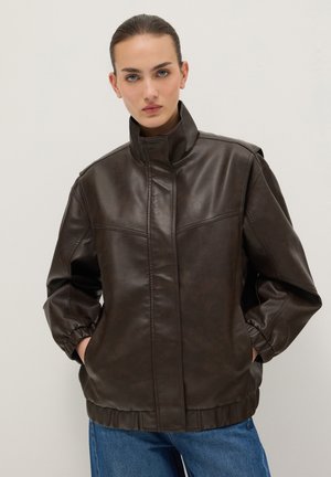 BIKER OVER FIT WITH ZIP AND BUTTONS - Chaquetas bomber - dark brown