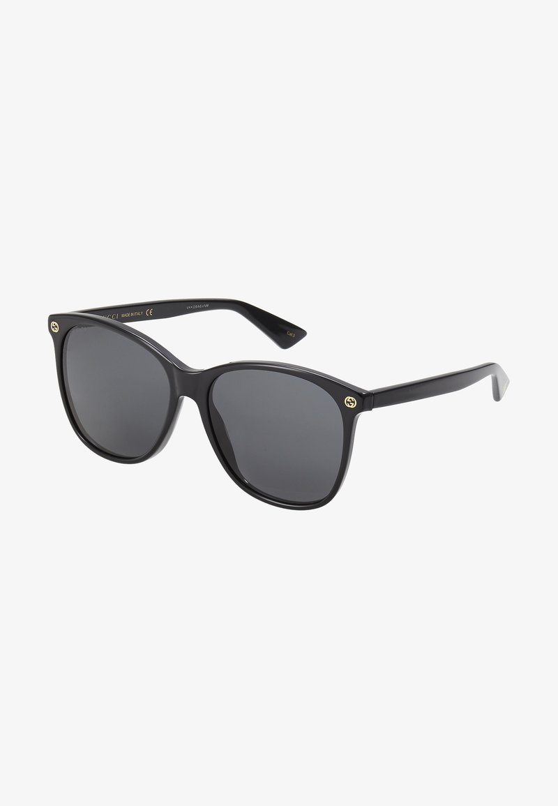 Gafas de sol rectangulares negras con lentes oscuros, que presentan acentos metálicos en la montura y un acabado de plástico suave.