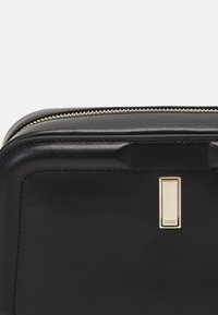 BOSS ARIELL CROSSBODY - Taška s příčným popruhem - black