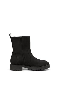 Schwarze Knöchelstiefel aus glattem Material mit seitlichem Reißverschluss und einer grob profiligen, dicken Sohle für besseren Halt.