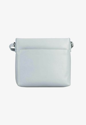 Sac bandoulière minimaliste gris clair avec bandoulière réglable et texture en cuir lisse et souple.