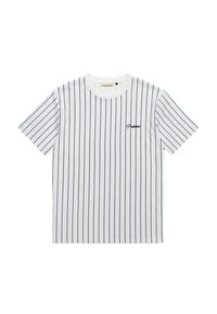 T-shirt blanc à manches courtes avec fines rayures verticales bleu marine et un petit logo noir brodé "Prohibited" sur la poitrine gauche.