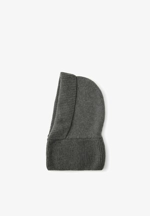 Mørkegrå strikket vinterbalaclava med ribkant og glat stof, der dækker hoved og nakke.